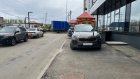 Пешеходная зона у нового дома в Арбекове стала местом парковки