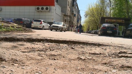 Как после бомбежки: дорога на проспекте Победы покрыта ямами