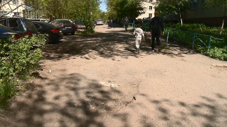 Как после бомбежки: дорога на проспекте Победы покрыта ямами