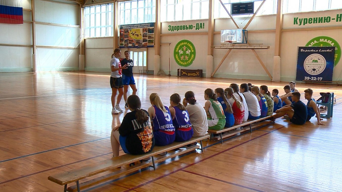 В Пензе сестры Фролкины поделились опытом с юными баскетболистами