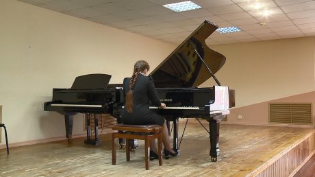 В музыкальном колледже открылся конкурс пианистов