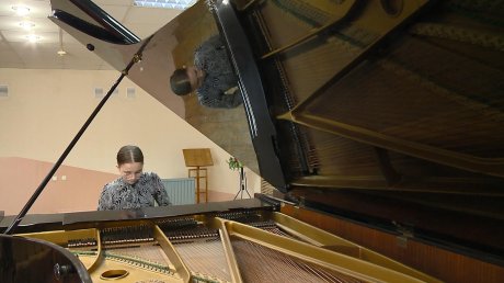 В музыкальном колледже открылся конкурс пианистов