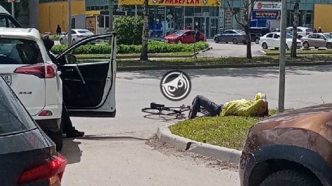 Соцсети: на проспекте Строителей таксист сбил велосипедиста