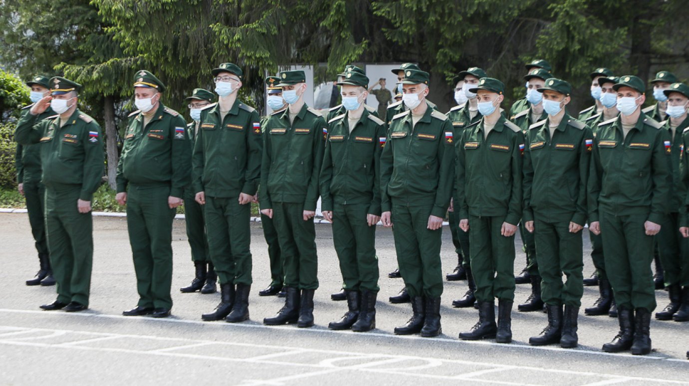 Около 100 пензенских новобранцев отправили на службу в армию