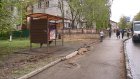 На улице Лермонтова рушится площадка остановочного павильона