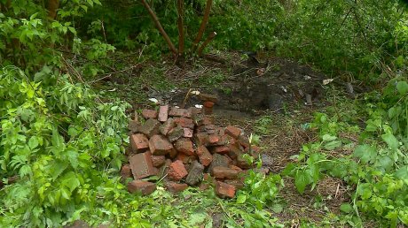 На Ново-Тамбовской строительными отходами завалило колодцы