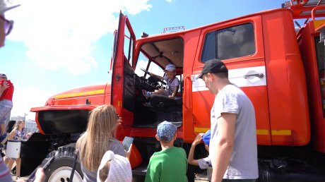В Городе Спутнике дети сыграли в пожарных