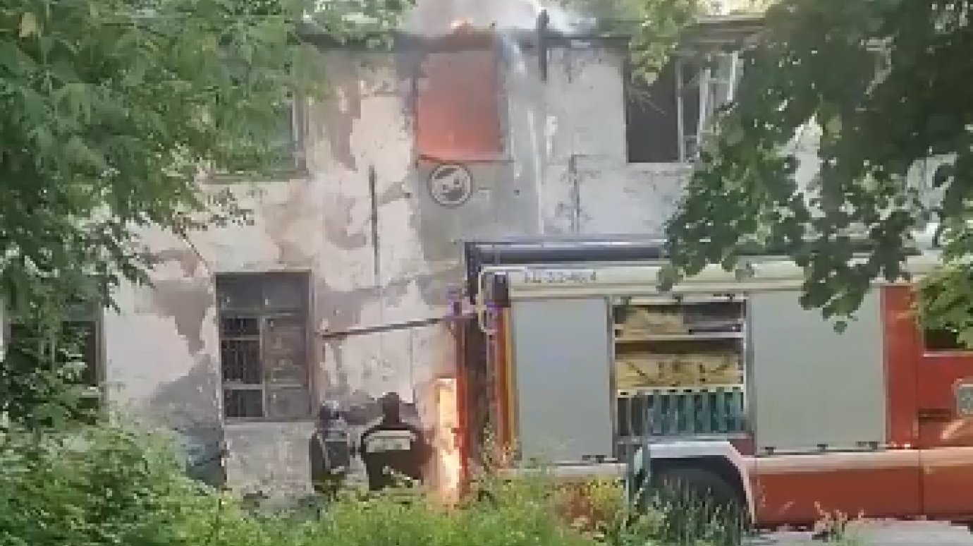 Соцсети: в Пензе вновь случился пожар в здании бывшего военкомата