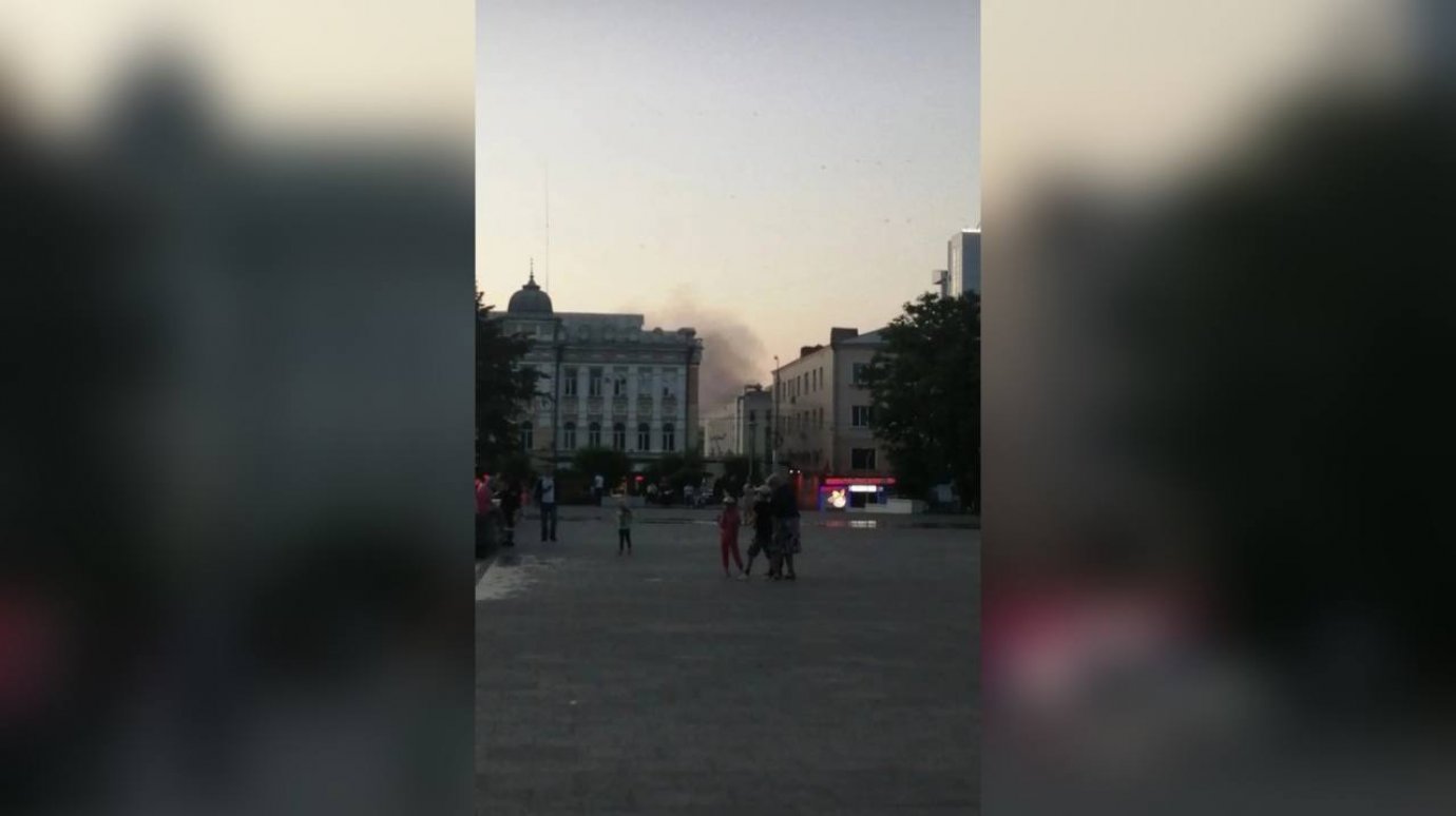 17 пожарных тушили надворные постройки в центре Пензы
