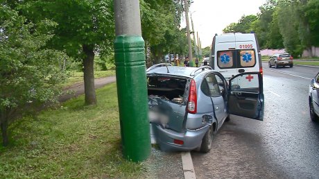 На улице Захарова столкнулись два автомобиля, есть пострадавшие