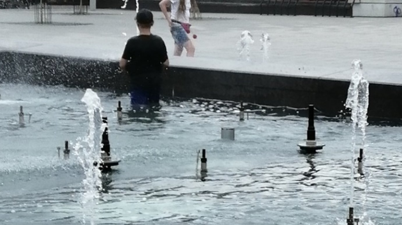 В Пензе участники рейда поймали подростков, купавшихся в фонтане