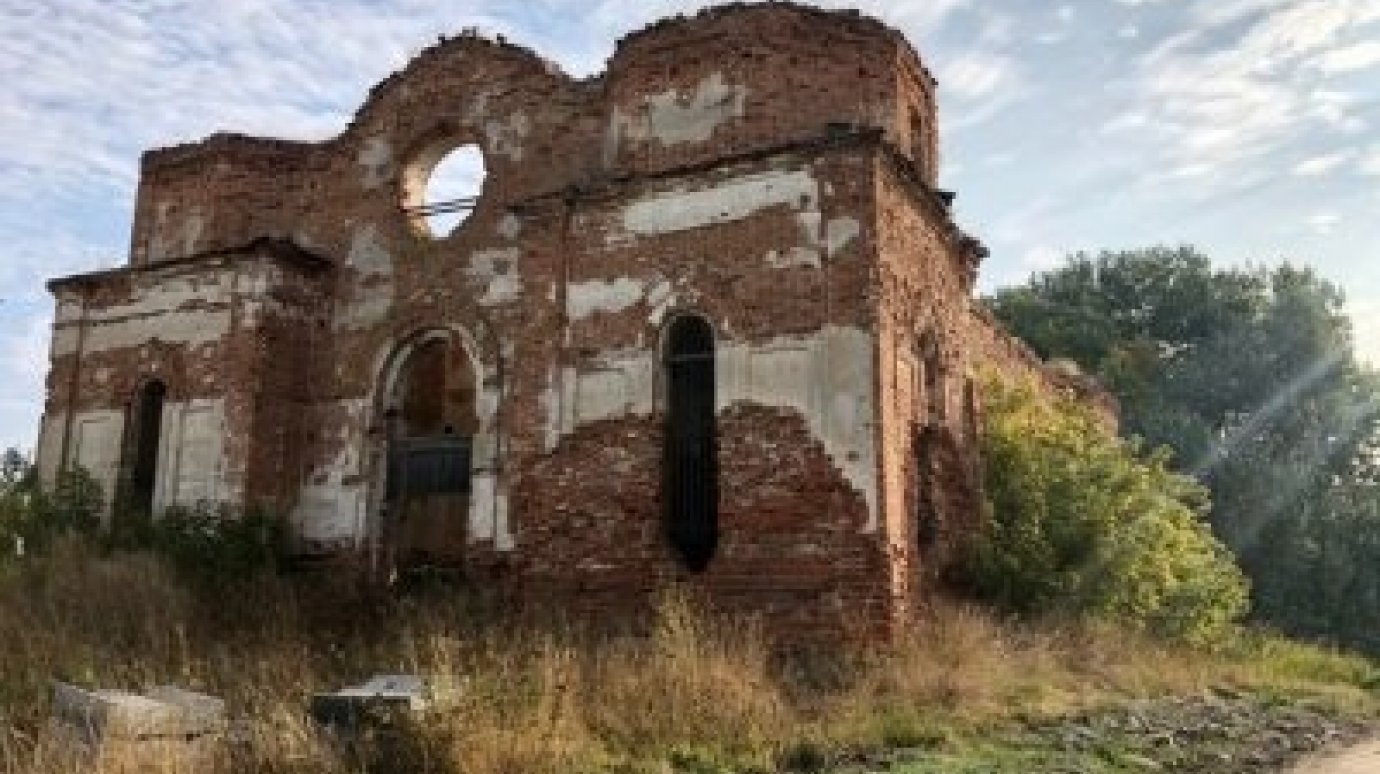 Пензенцев приглашают заняться расчисткой руин храма в Чемодановке