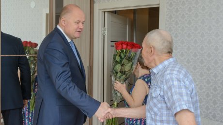Вадим Супиков поздравил Мироновых с наступающим днем семьи