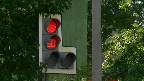 На перекрестке в центре Пензы вышли из строя два светофора