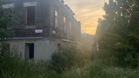 Жители Кузнецка попросили снести пугающий дом