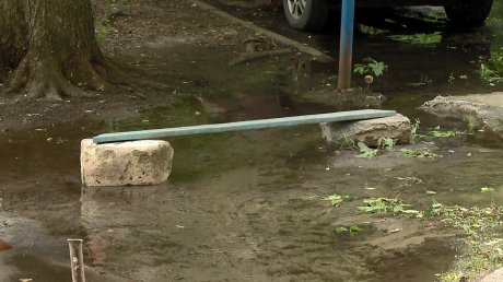 Жители дома на улице Титова почти неделю мучаются без воды
