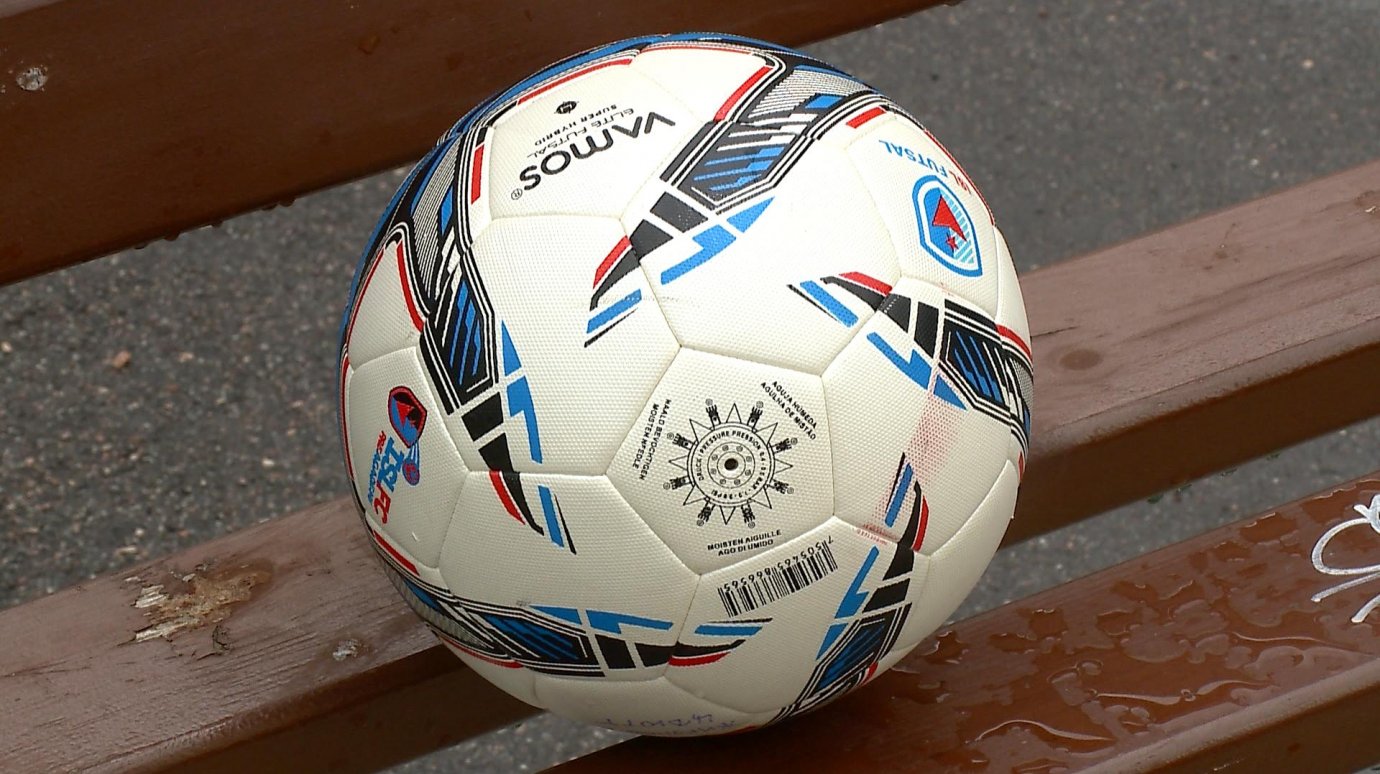 Школьники Ленинского района Пензы сыграли в мини-футбол