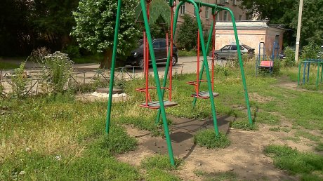 Детская площадка на улице Калинина стала непригодной для игр