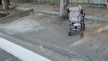 Двойной бордюр на улице Куйбышева стал преградой для пешеходов