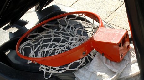 Баскетбольный щит на площади Ленина вышел из строя