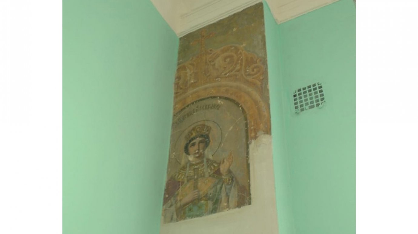 В сердобской школе нашли иконы, спрятанные под слоем штукатурки