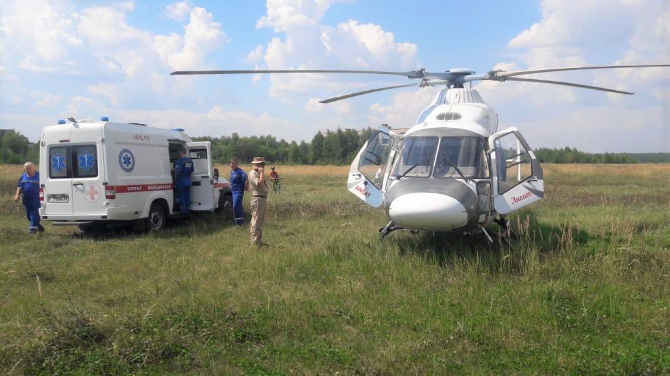 В Пензу на вертолете доставили двух пациентов с травмами