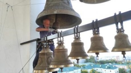На колокольне Спасского собора в Пензе закрепили еще 7 колоколов