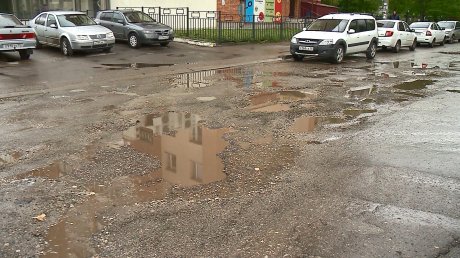 Разбитая дорога на проспекте Строителей дождалась ремонта