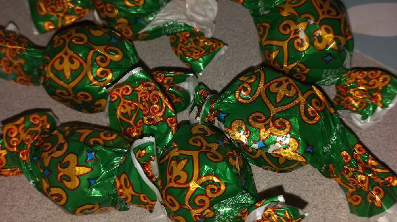Жительница Пензы купила конфеты с неаппетитной начинкой