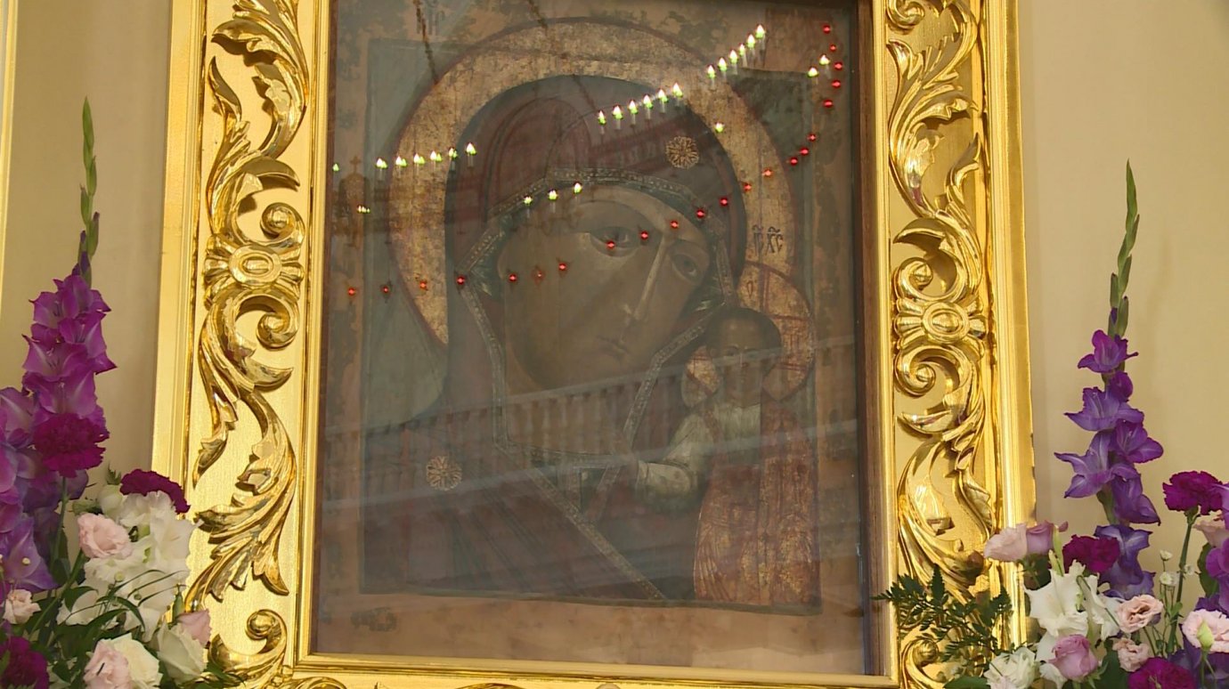 Верующие поклонились Пензенской Казанской иконе Божией матери