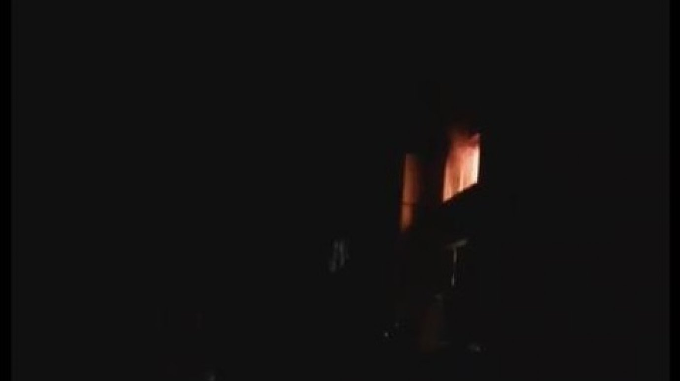 В Пензе горящую кладовку в девятиэтажке тушили 10 пожарных