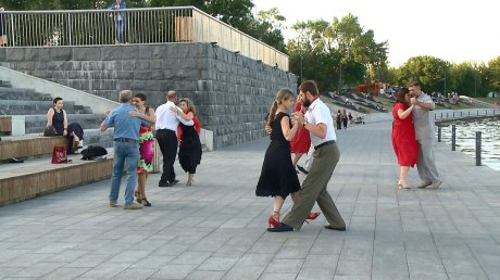 Пензенцы присоединились к танго-флешмобу на набережной