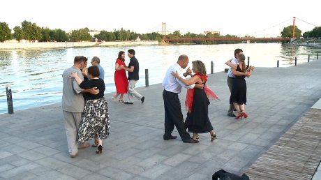 Пензенцы присоединились к танго-флешмобу на набережной