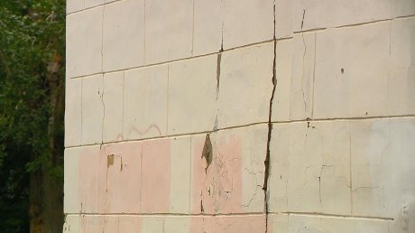 Причиной разрушения стены школы № 25 назван некачественный цемент