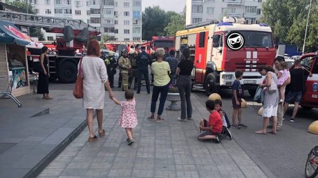 Очевидцы сообщили о пожаре в ТЦ «Суворовский»