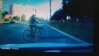 Элегантный разворот: велосипедист выписывал пируэты посреди дороги