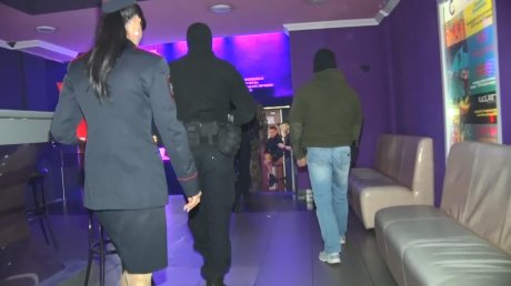 Полицейские искали наркоманов в ночных заведениях Пензы