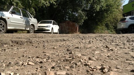 Дорога на улице Фурманова стала опасной для машин