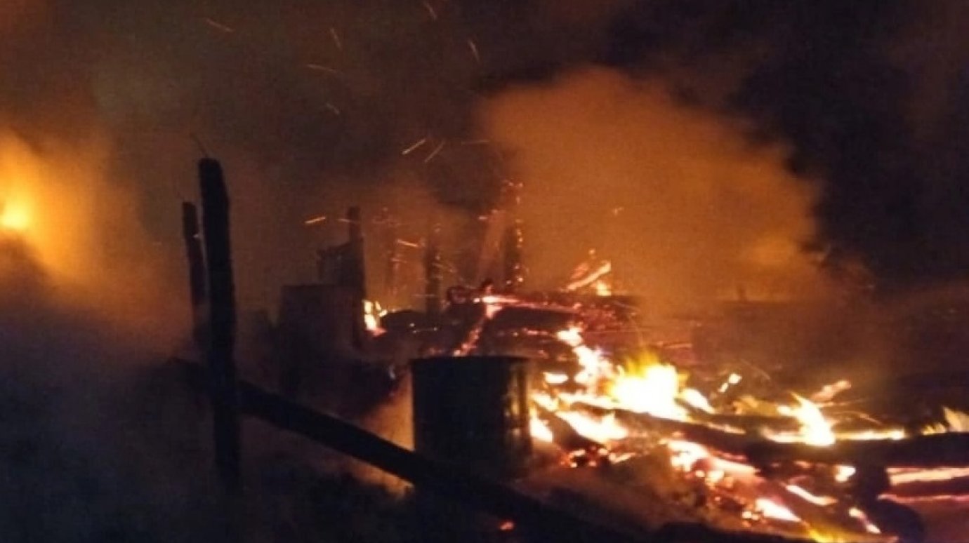 В Городищенском районе огонь охватил 75 кв. м построек