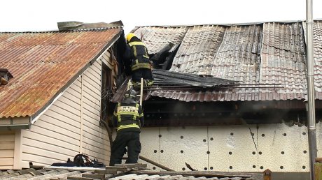 Соседи погорельцев на Карпинского назвали возможную причину пожара