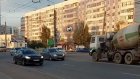 На улице Терновского водителю помогли потушить загоревшуюся «Волгу»
