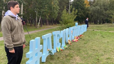 Эхо ижевской трагедии: пензенцы несут цветы к Дому молодежи