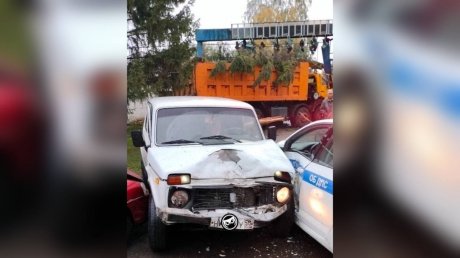 В Пензе произошла авария с КамАЗом и тремя легковушками