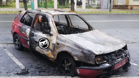 В центре Пензы сгорел автомобиль Volkswagen