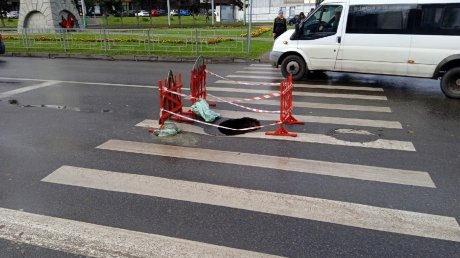 На пешеходном переходе на ул. Ленинградской провалился асфальт