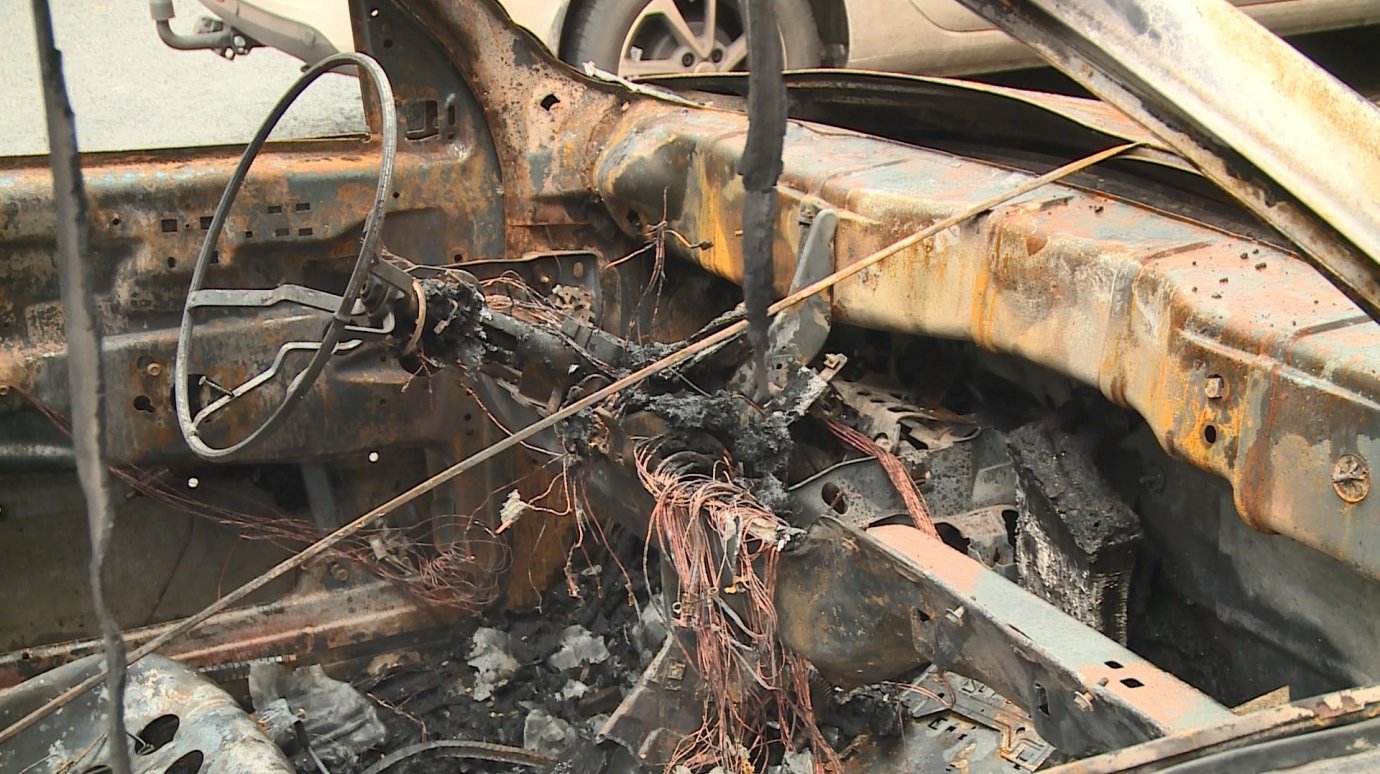 Хозяин сгоревшей на Володарского машины рассказал о причине пожара