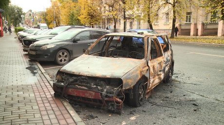 Хозяин сгоревшей на Володарского машины рассказал о причине пожара