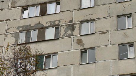 Жители пожаловались на обшарпанные стены дома на проспекте Победы