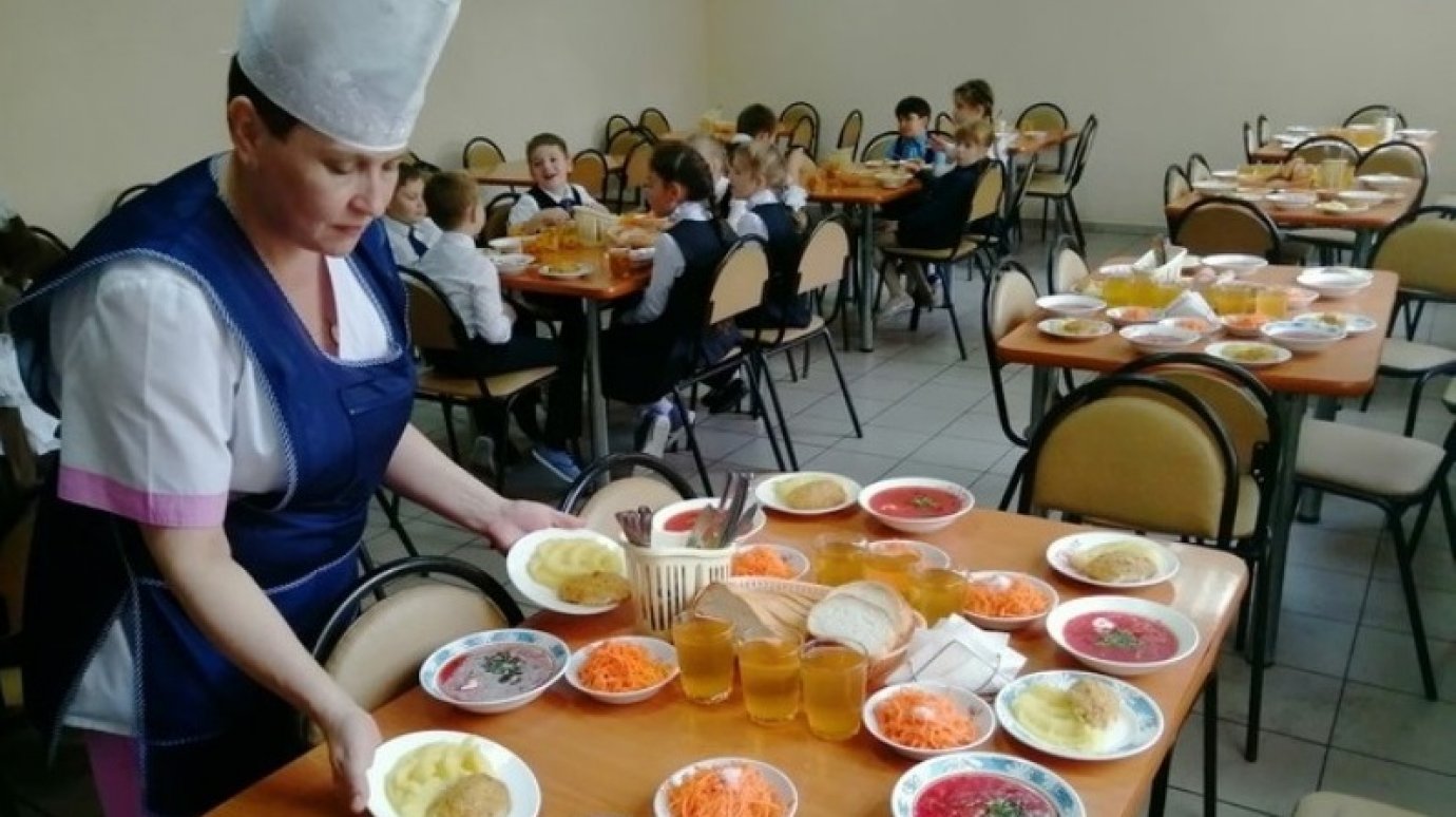 Трем учебным заведениям Пензы посоветовали заменить посуду