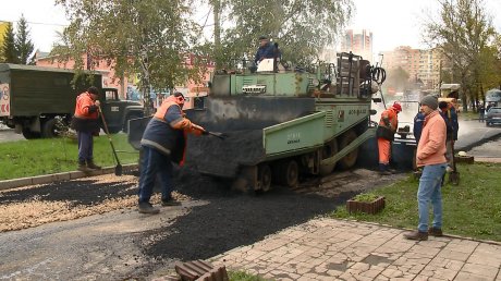 На улице Калинина ремонтируют 500 квадратных метров тротуара